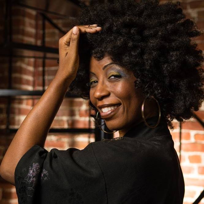 Rae Chapple Headshot